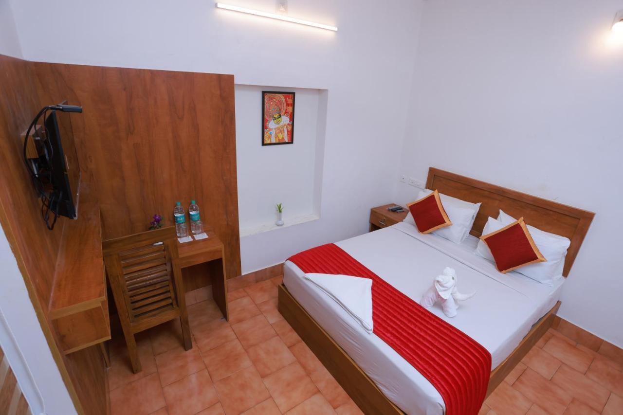 Malavikas Black Beach Resort Varkala Eksteriør billede