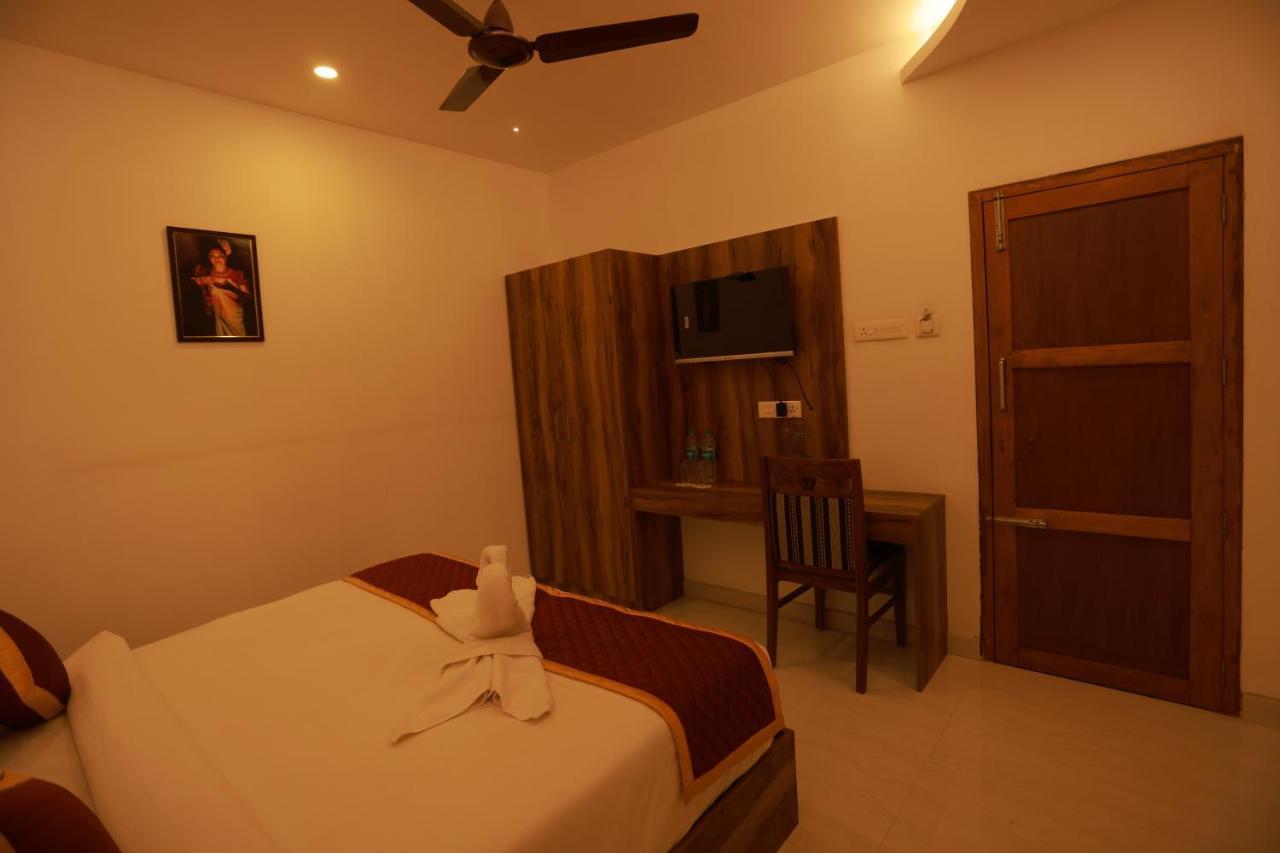 Malavikas Black Beach Resort Varkala Eksteriør billede